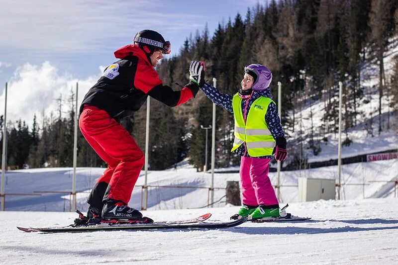 St Gilgen International School горнолыжный курорт. Сноуборд школа Шуколово. Ски парк Бишкек. St Gilgen International School лыжи.