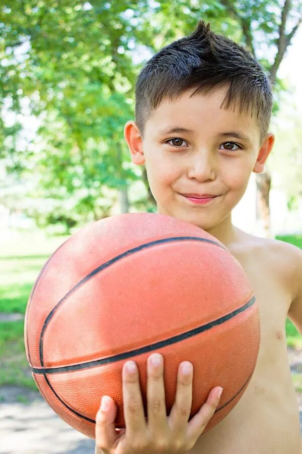 Яйца мальчишки. Boy with Ball. Яички мальчика рассказы