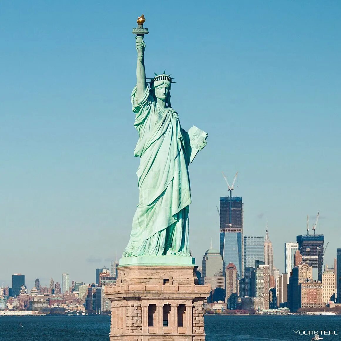 Чем известна страна сша. Статуя свободы Нью-Йорк. НЬЮЙОРК статцуя свободы. Нью-Йорк бстатуясвободы. НЬЮЙ РРК статуя свободы.