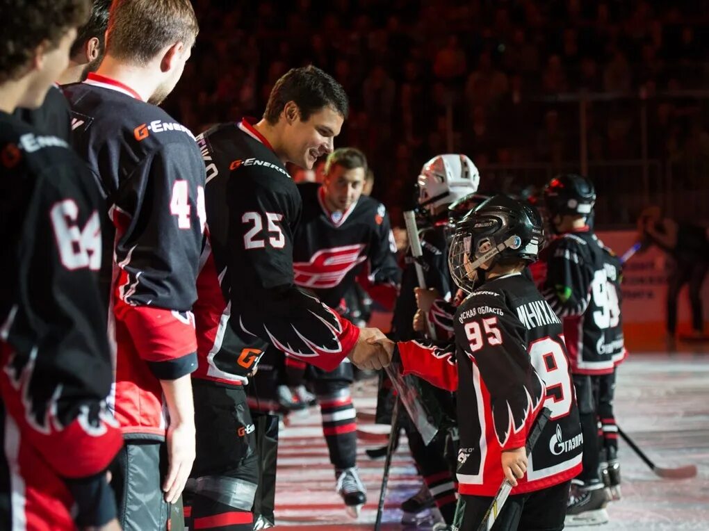 форма хк авангард 1998. команда авангард омск. авангард омск хоккей сайт. Avangard омск. хоккеист авангард.