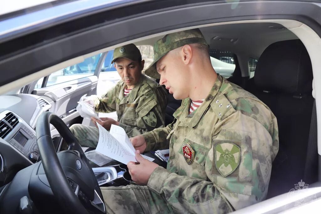 Водителю военного автомобиля. ВАИ Росгвардия. Инспектор ВОИ Росгвардии. Инспектор ВАИ Росгвардии. Военная автомобильная инспекция Росгвардии.