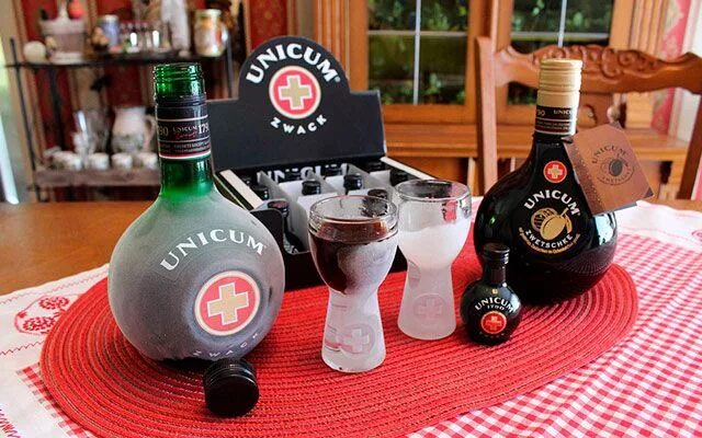 Ликер unicum. Уникум напиток венгрия. уникум венгрия бальзам. unicum ликер венгрия.