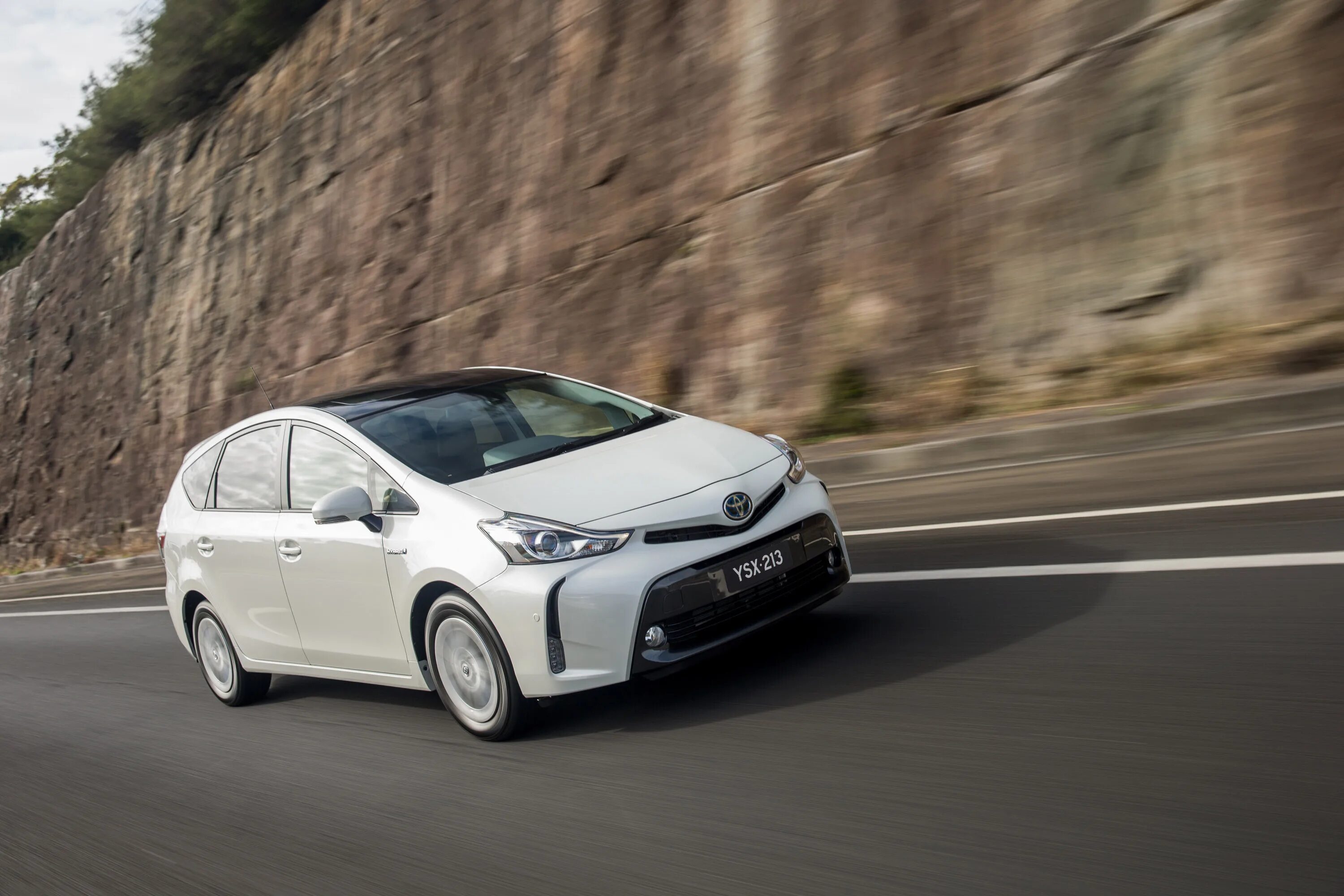 Toyota prius xw50. Колонки приус 30. Тойота приус спб. Toyota prius 2015. Toyota prius 50 phv.