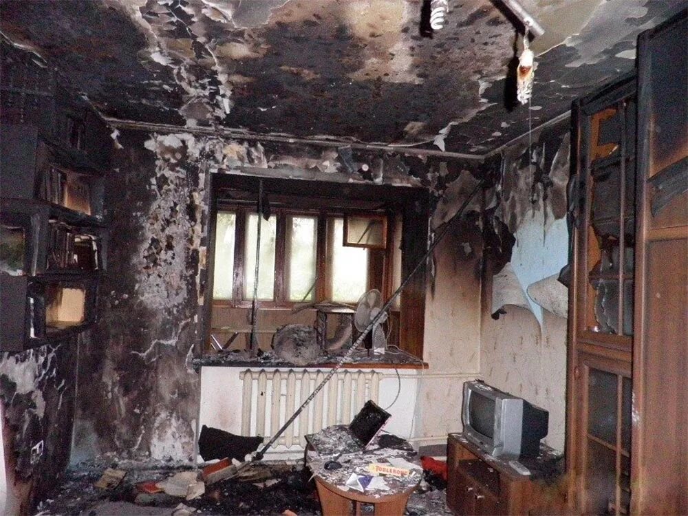 Восстановление жилого помещения. Квартира после пожара. Сгорела комната в квартире.