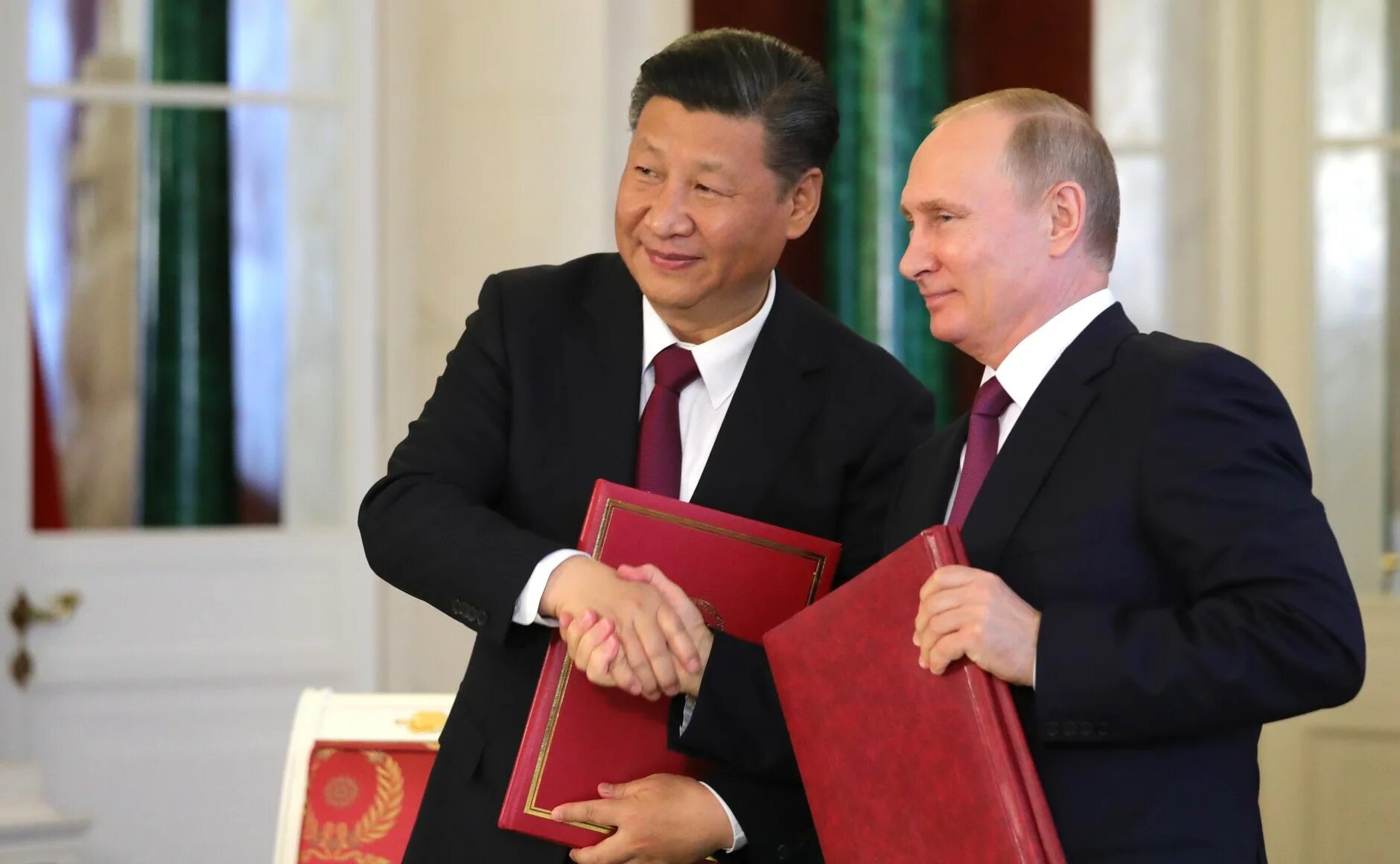 Председатель КНР си Цзиньпин РФ Владимиром Путиным. Россия и китай подписали