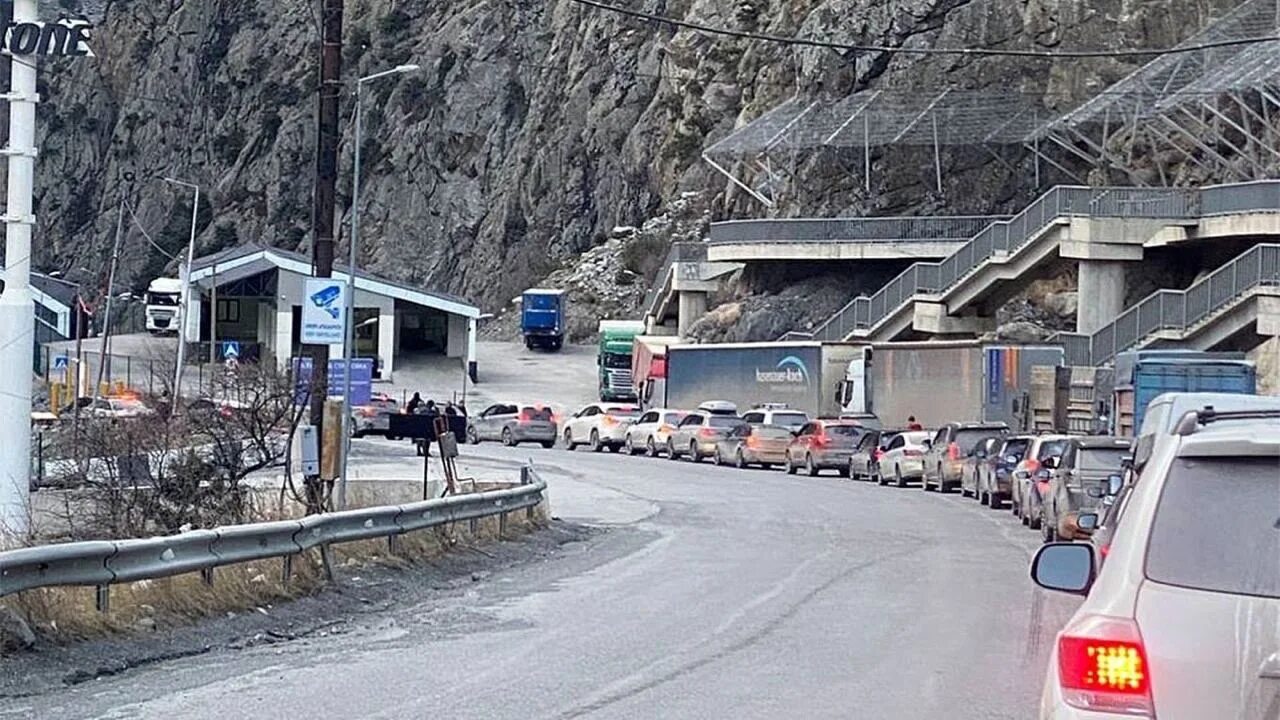 Дорога ларса на сегодня открыта или нет. Грузинская таможня верхний ларс. грузия перевал верхний ларс. кпп верхний ларс грузия. дорога в грузии верхний ларс.