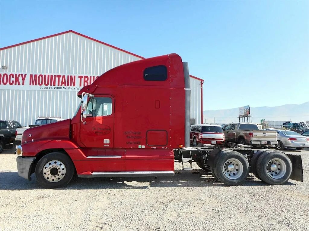 Freightliner century class 120. Freightliner century 120. Фредлайнер центури 120. Freightliner columbia cl120. Freightliner century c120 зеленый.