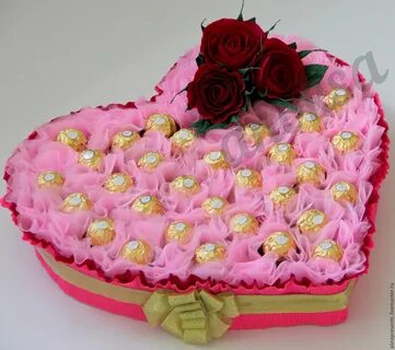 Сердце из конфет