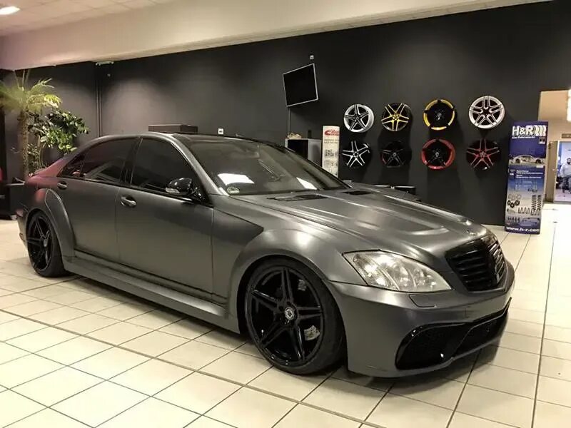 Мерседес v12. Мерседес v12 biturbo. серый матовый мерседес 221. черный матовый мерседес w221. мерседес 221 битурбо.