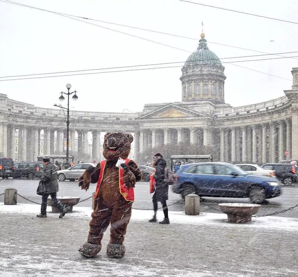 Пагөда на 10 в москве и московской. Петербург люди. Санкт-Петербург зимой люди. Санкт-Петербург в ноябре. Петербург зима люди.