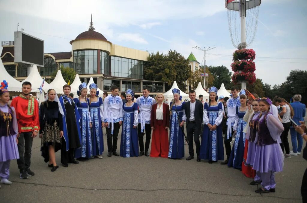 Дружбы народов ставрополь. Народы Ставрополья многообразие культур. Гостеприимство на Кавказе. Фестиваль Ставрополья. Традиции и люди Ставрополья.