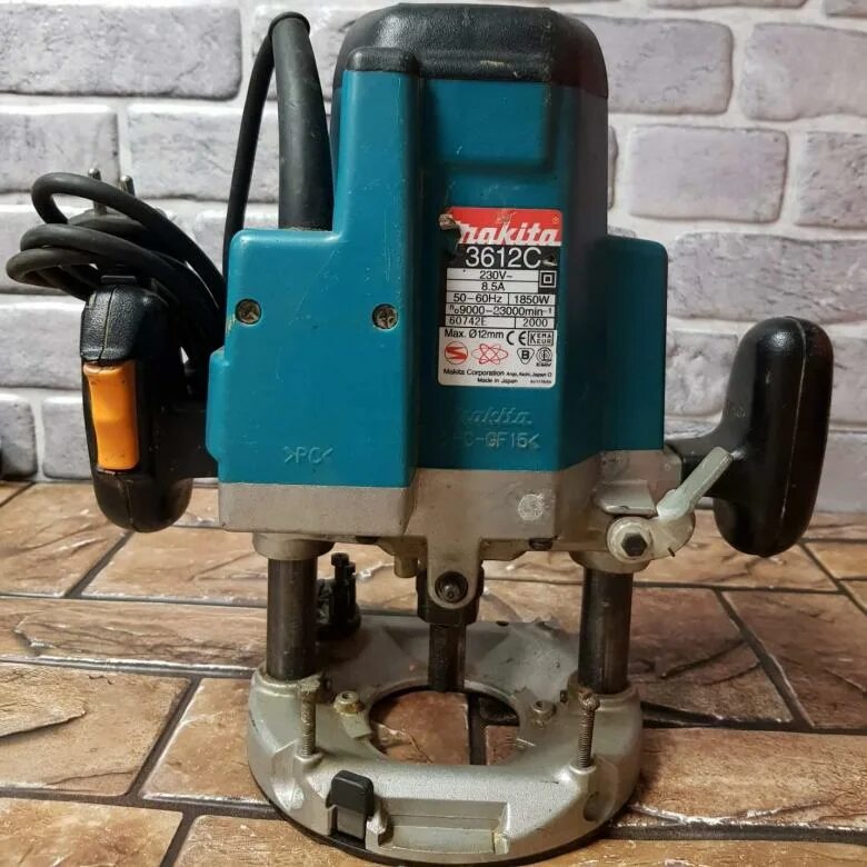 Фрезер Макита 3612с. Фрезер вертикальный Makita 3612c. Фрезер Makita 3612c 1850 Вт 9000-23000о/м цанга 12мм вертик.ход 0-60мм пл.пуск. Фрезер Макита 3612 мощность 1650вт. Макита 3612