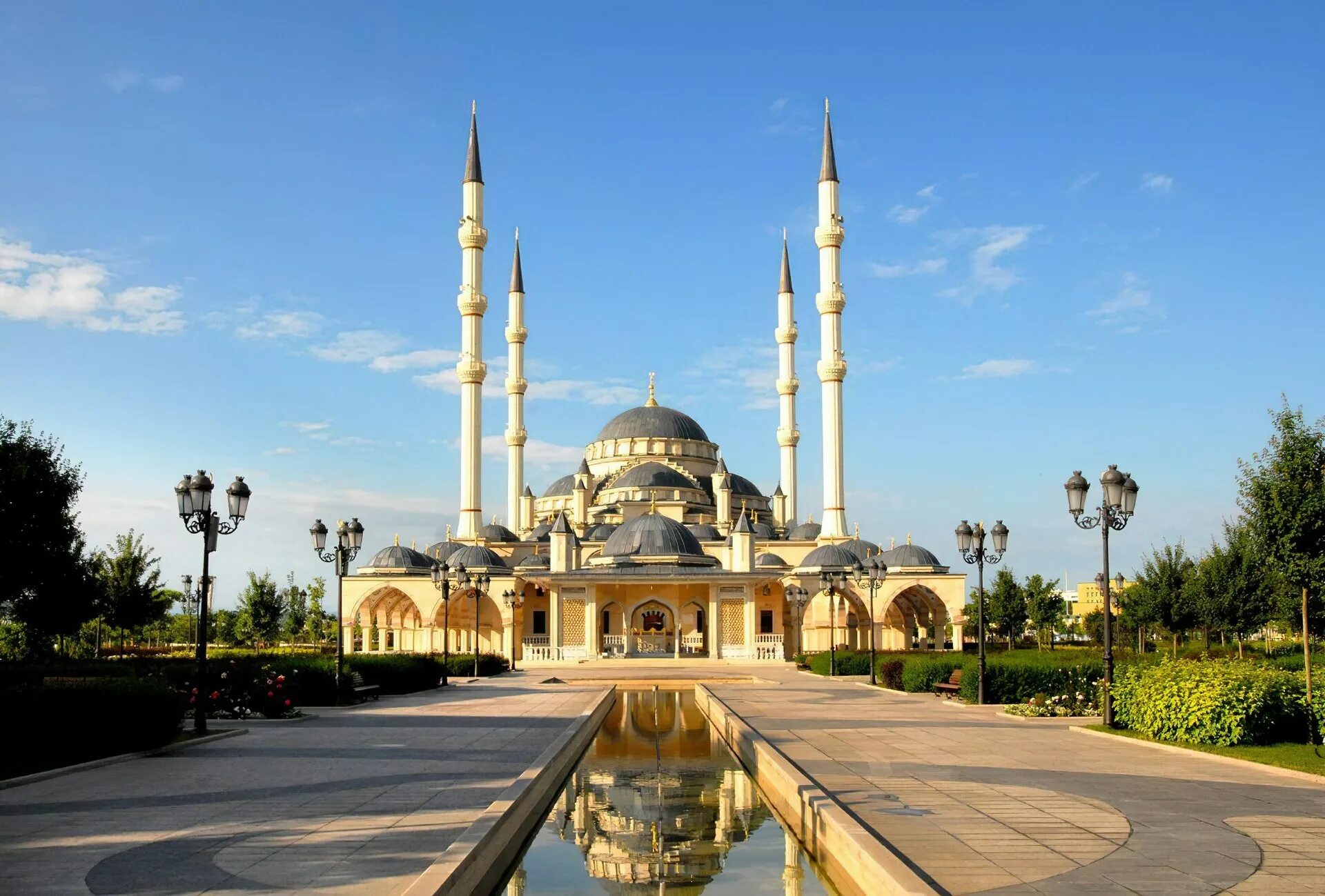 Железноводск грозный. Мечеть сердце Чечни в Грозном. Мечеть сердце Чечни экскурсия. Мечеть сердце Чечни осенью. Мечеть сердце Чечни фото.