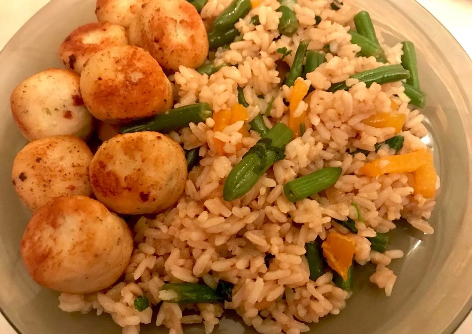 Курица терияки. Рис с овощами и соевым соусом. Чикен тяхан. Рис на второе. Плов с соевым соусом и курицей.