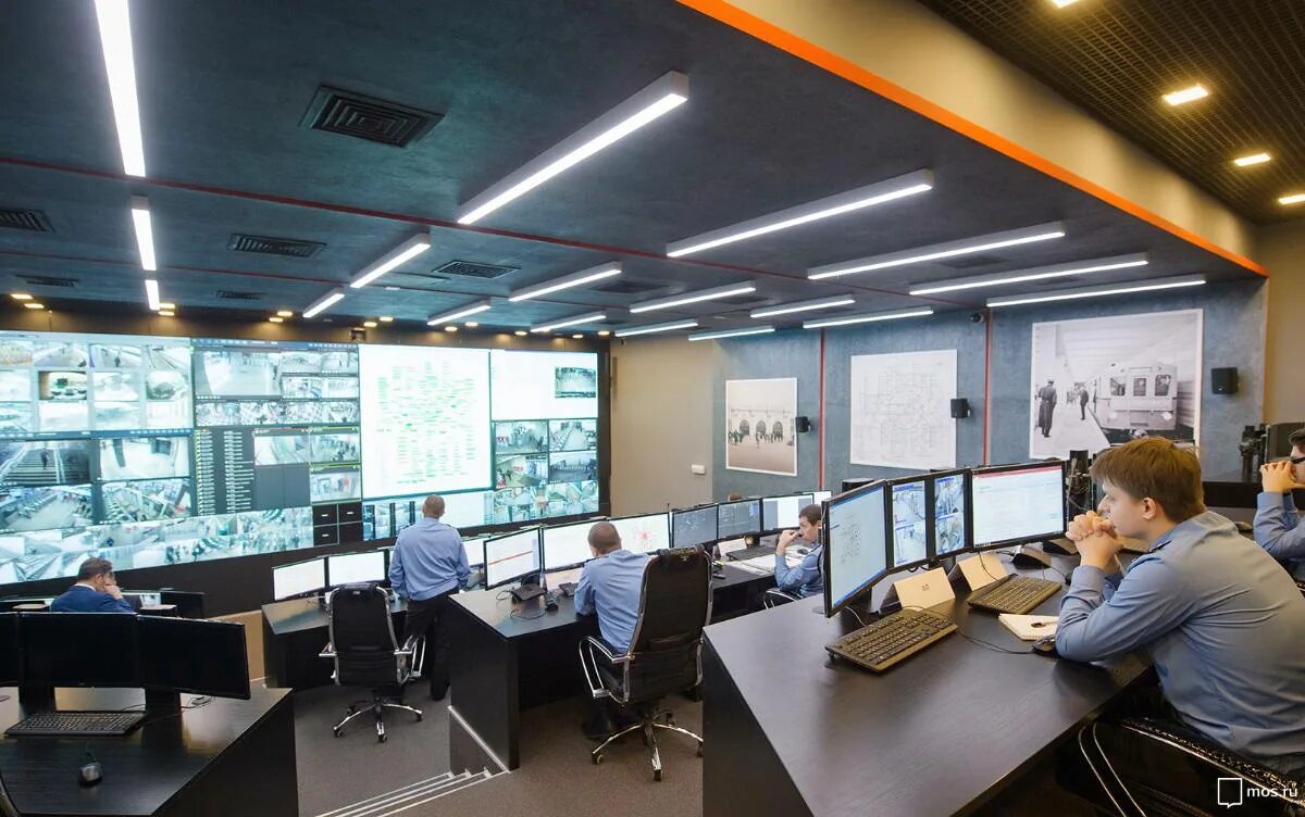 Технические средства в аэропорту. Ситуационный центр. Рабочее место диспетчера. Пункт управления транспортными средствами. Пункт управления транспортными средствами.