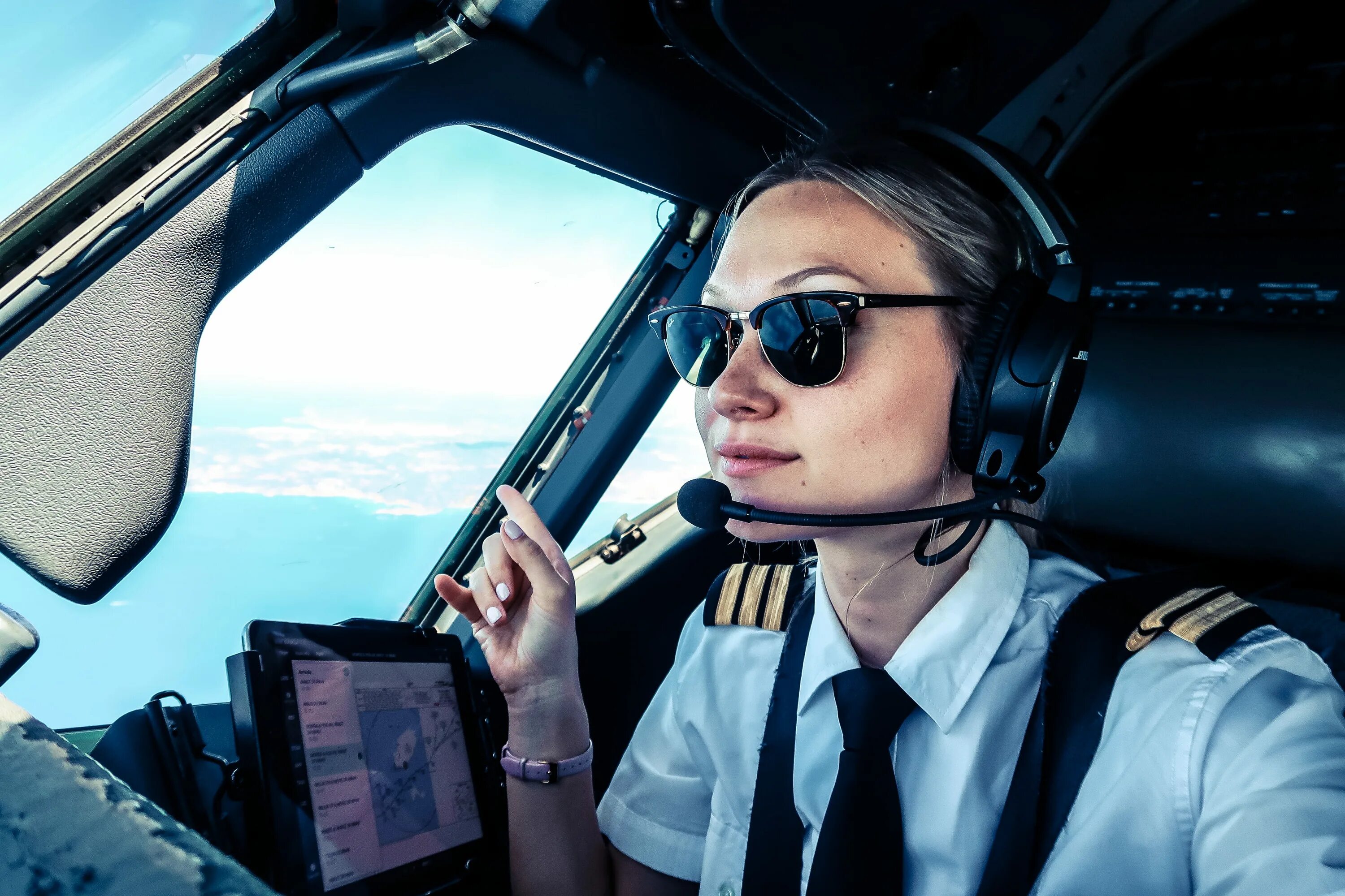Пилот после 11. Cpl пилот. японские девушки пилоты. pilot aviator dream.