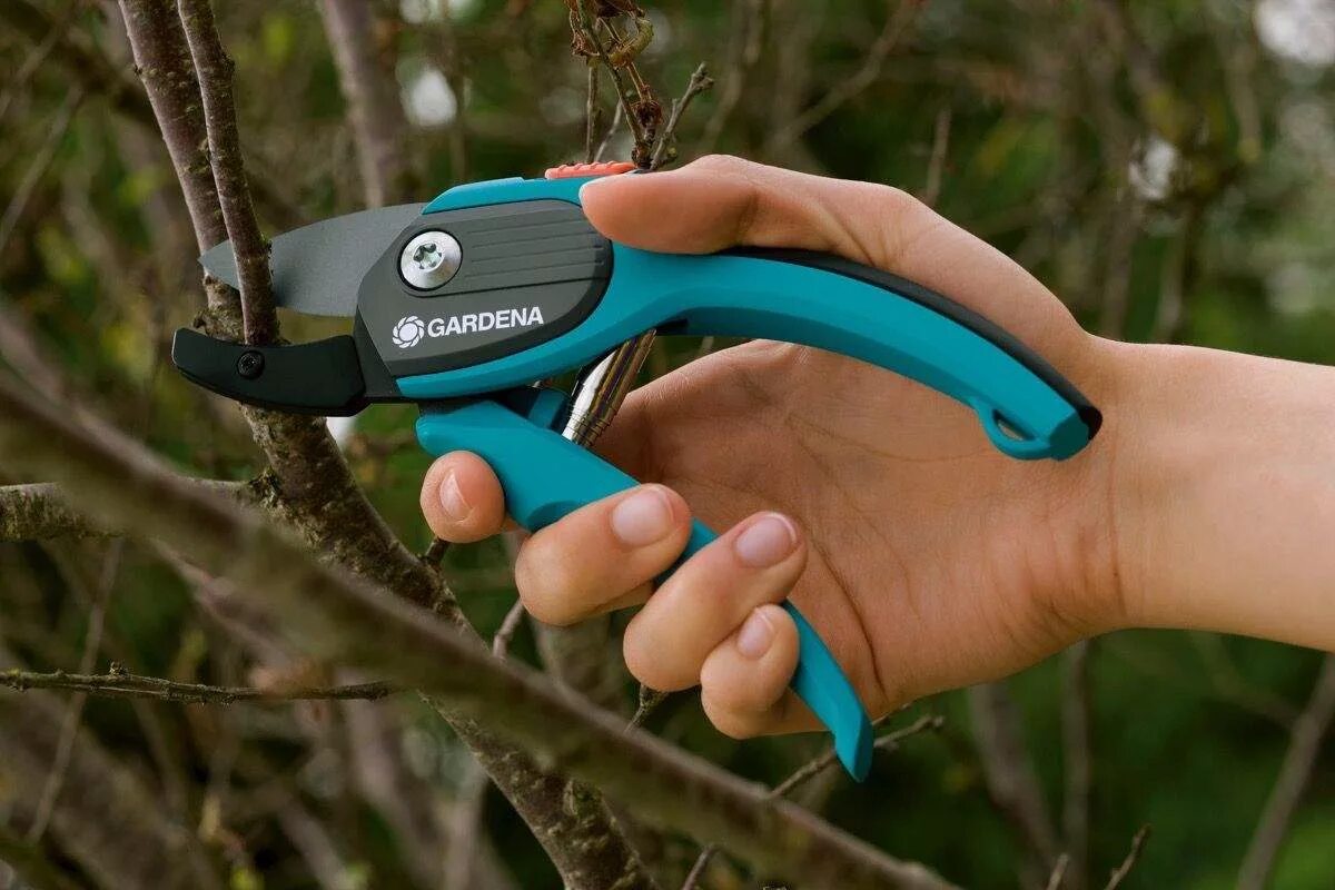 Как выбрать секатор садовый. Секатор гардена. секатор fiskars powergear p92. секатор садовый gardena. секатор гардена с храповым механизмом.