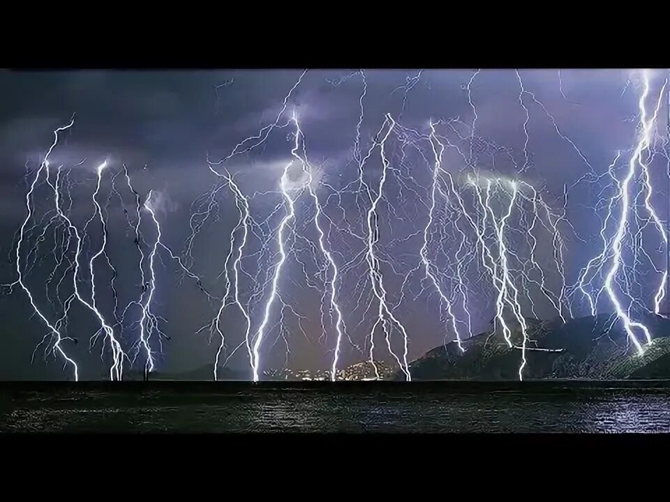 Излучатель молний. Между нами молния. Песню молнию видео. Песню молнию видео. Клип молния билан.