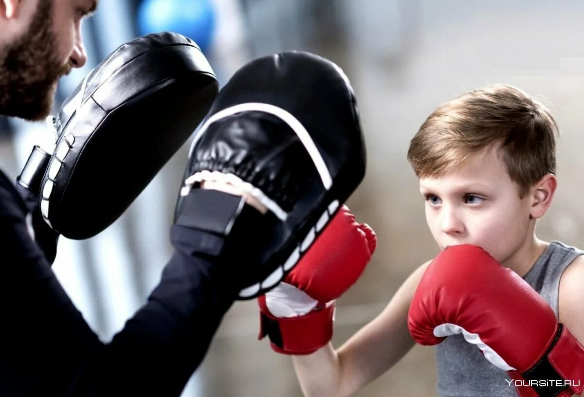 Бескишков юрий николаевич. Тайский бокс дети. Тренер по боксу с детьми. Ребенок боксер. Бокс дети.