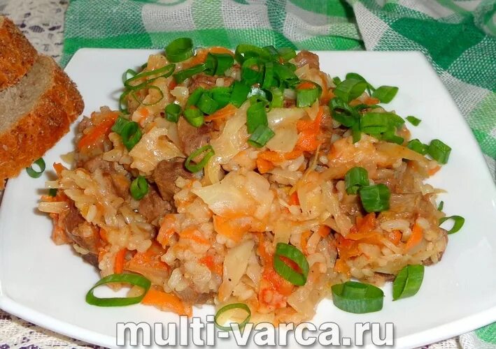 Армейская капуста бигус. Рецепт бигуса с рисом и капустой. Бигус с фаршем. Капуста бигус. Бигус из свежей капусты с мясом.