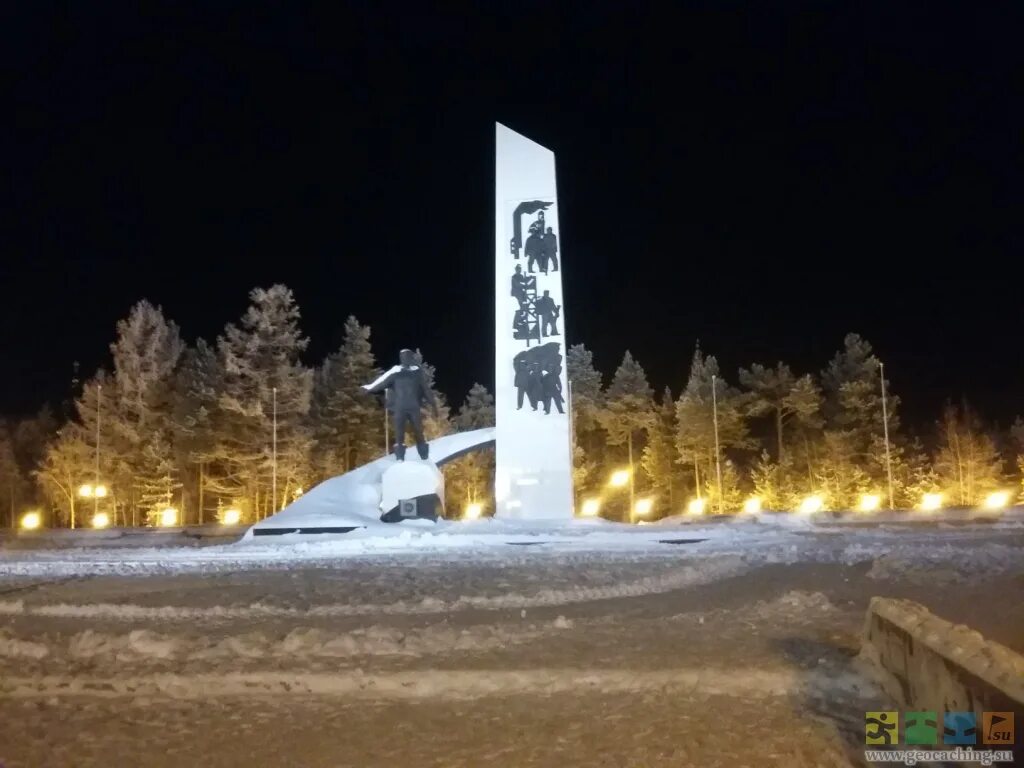 Памятники губкинский город. Губкинский памятник. Губкинский памятник. Памятник первопроходцам губкинский. Памятник первопроходцам губкинский.