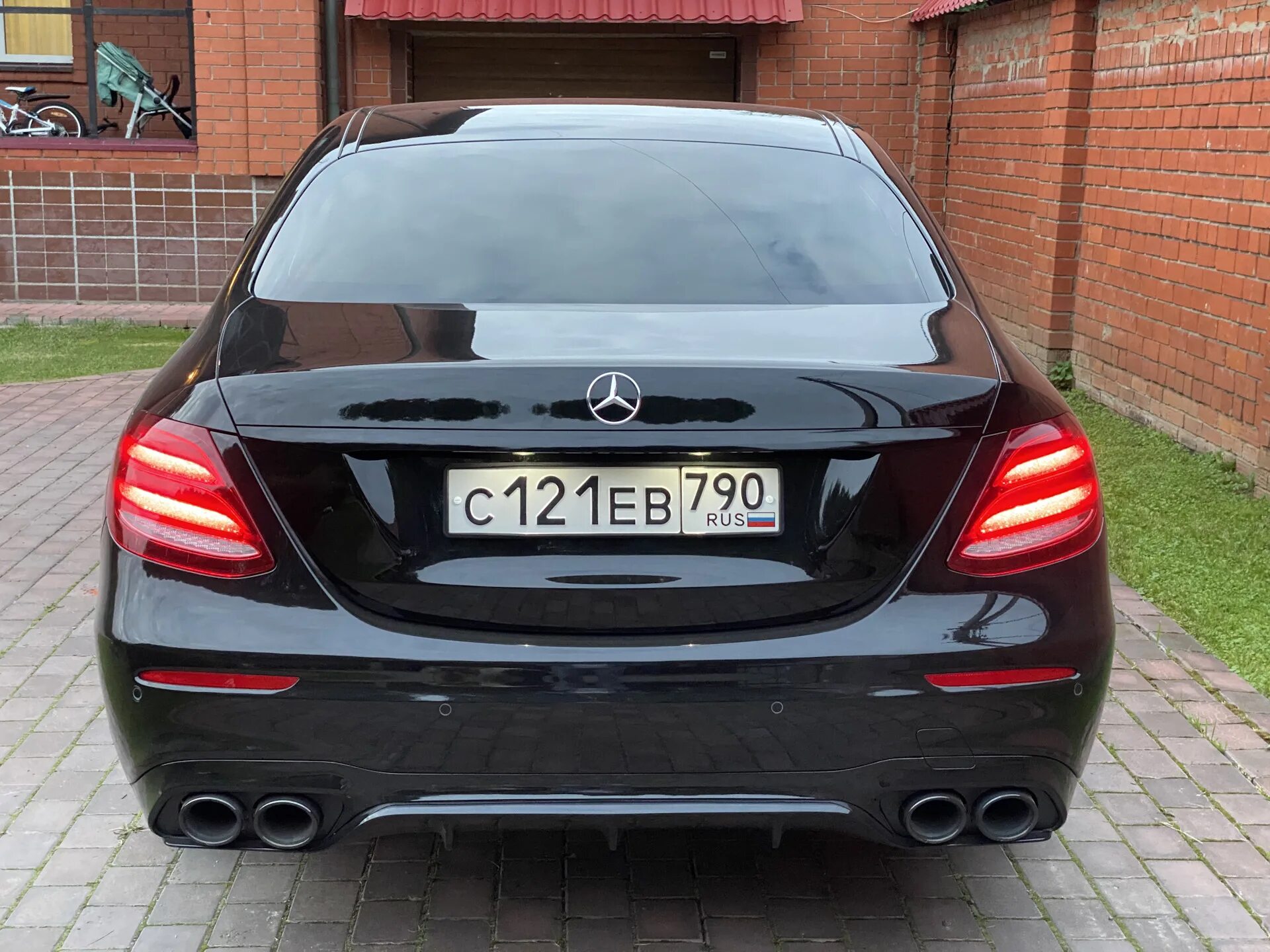 213 clid. Мерседес е200 w213 черный. mercedes e w213 антихром. мерседес е 213. мерседес е200 антихром.