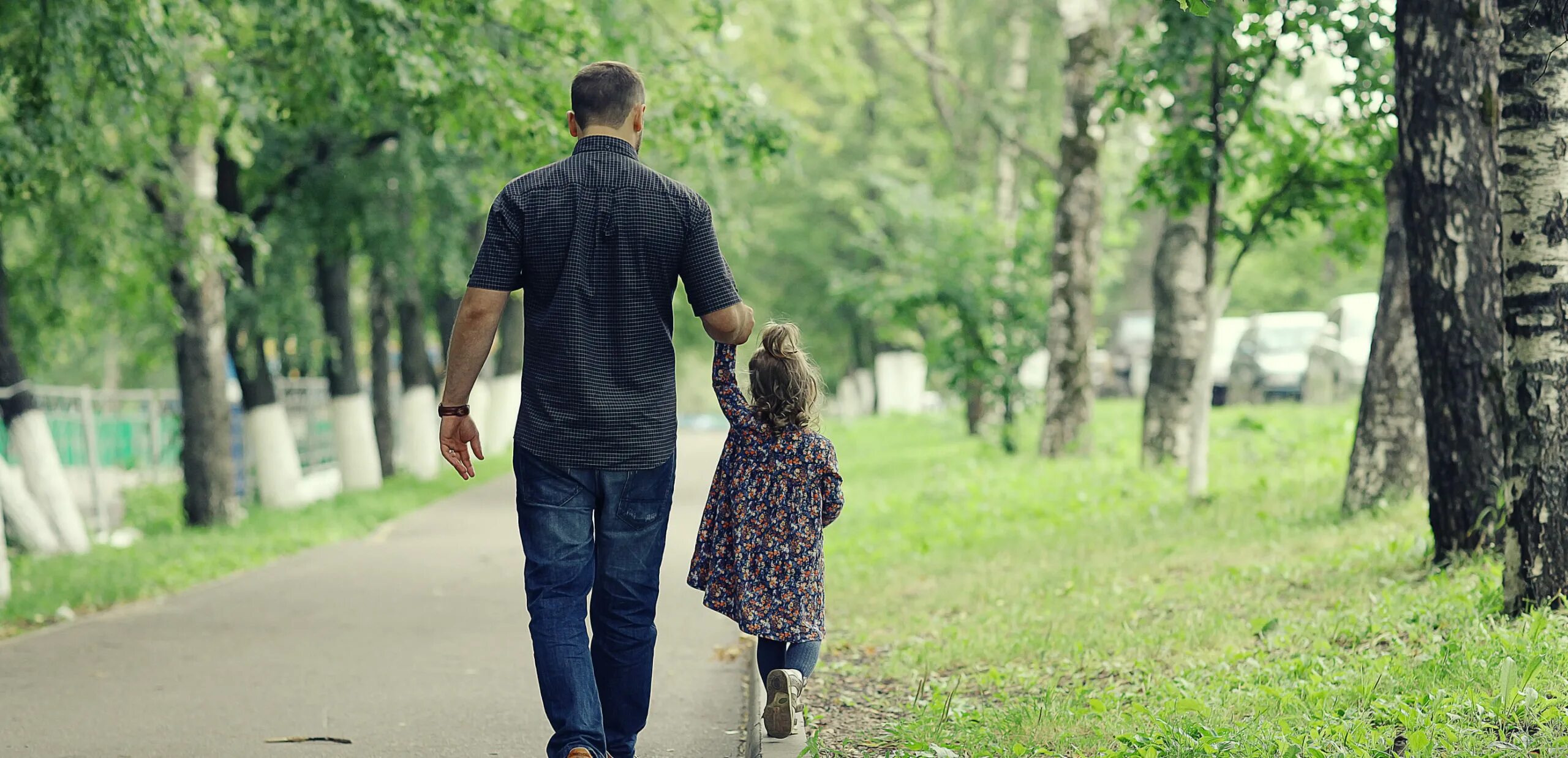 Тебе идет быть отцом. Папа и сын. Воспитание ребенка. Счастливый папа. Отцы и дети.