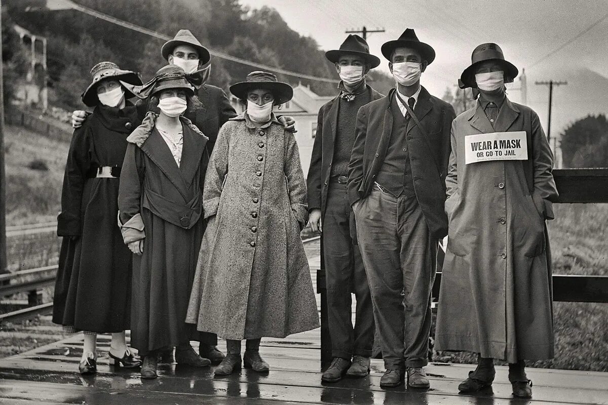 Каким ученые видели 20 век. Испанка 1918 люди в масках. Испанка грипп эпидемия 1918 года Испания.