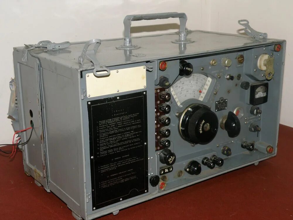 Приемник полного. Радиостанция р-311. р311 приемник. р-311 радиоприёмник. радиоприемник военный р-311.