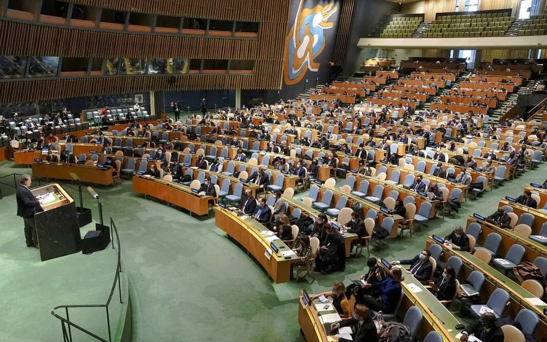 Чрезвычайное оон. Генассамблея ООН 2022. Сессия Генассамблеи ООН. Генассамблея ООН 2022 по Украине голосование. Зал заседаний Генассамблеи ООН Страна.