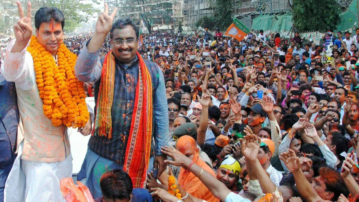 Стань индусом. Тряпка на годовое жителей индии. Стань индусом. Стань индусом. Поезд в индии.