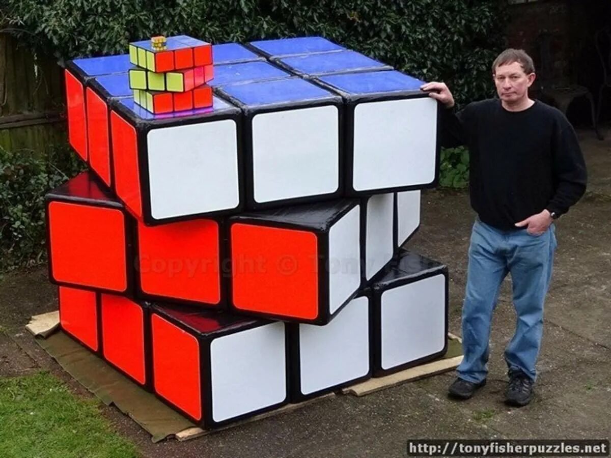 Кубик рубик 33x33x33. Самый большой кубик Рубика 3х3 в мире. Самый большой куб Рубика 3х3 в мире. Кубик рубик 3 на 3 гигантский.