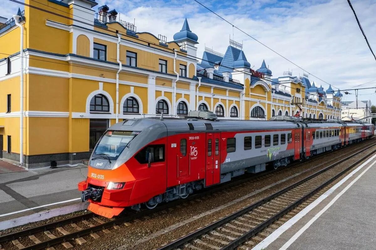 Ржд электричка новосибирск. Электричка Ласточка Новосибирск Томск. Эп2д Томский экспресс. Поезд Томск Новосибирск. Электричка Томск Новосибирск.