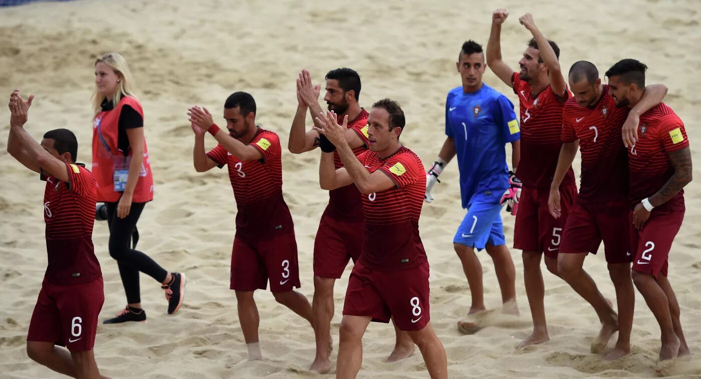 уругвай швейцария футбол. лео португалия. сборная россии по пляжному футболу. россия португалия пляжный. пляжный футбол 2014.
