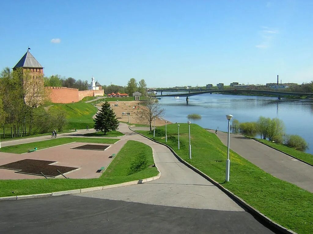 Кремлевский парк Великий Новгород. Новгородский Кремль Великий Новгород Кремлёвский парк-. Кремлёвский парк Великий Новгород летом. Кремлевский парк Великий Новгород достопримечательности. Парки великого новгорода сайт