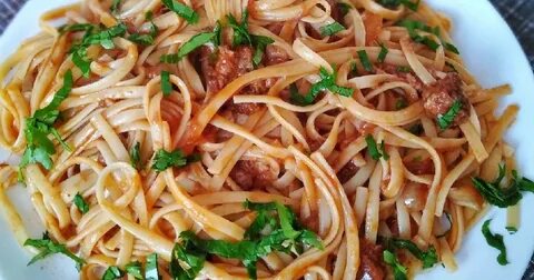 Паста с тушенкой и томатной пастой