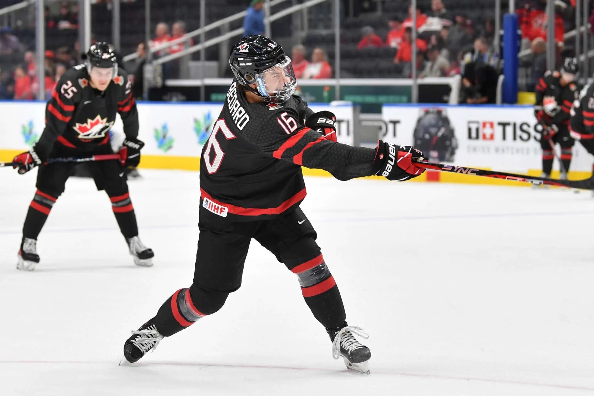 Connor mcdavid 2022. Коннор бедард. Коннор бедард хоккеист канада. Коннор бедард мчм 2023. Монреаль нхл 2023.