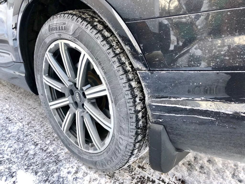Брызговики q7 4l. Брызговики audi q7. брызговики audi q7 4l s-line. брызговики ауди q7 4l. audi q7 2012 с брызговиками.