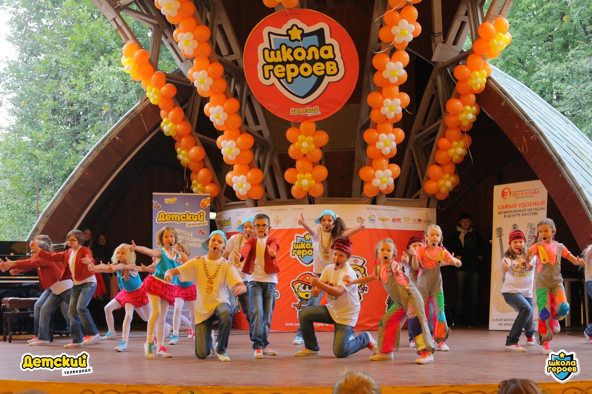 детские телешоу. канал детский новости. детские программы на телевидении. телеканала ctc kids. цифровое телесемейство первого.