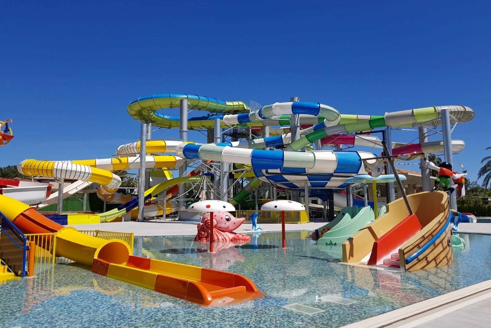Квинс парк текирова кемер. Отель ng phaselis bay 5. Nirvana отель кемер. Queens park tekirova турция. Турция кемер аквапарк отель.