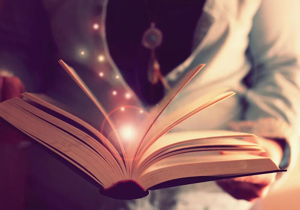 Есть какие нибудь книги. Волшебная книга. книга волшебства. книги эстетика. книжное волшебство.