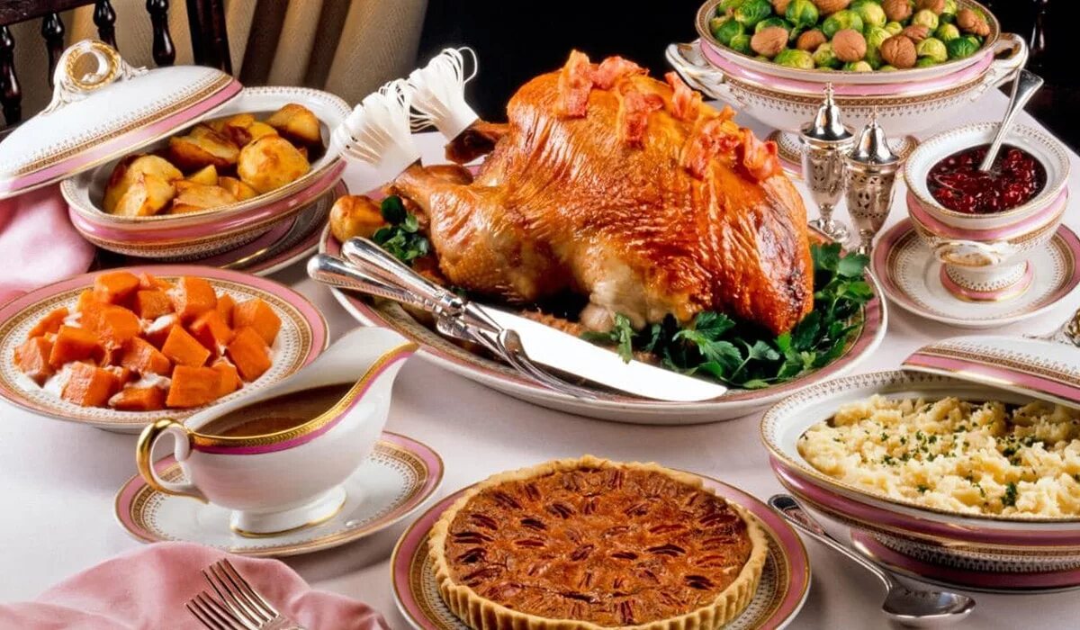 Американские блюда национальные. Стол на день благодарения. Традиционное блюдо на день сша. Традиционное блюдо на день сша. Блюда на день благодарения.