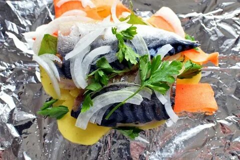 Скумбрия в фольге с овощами