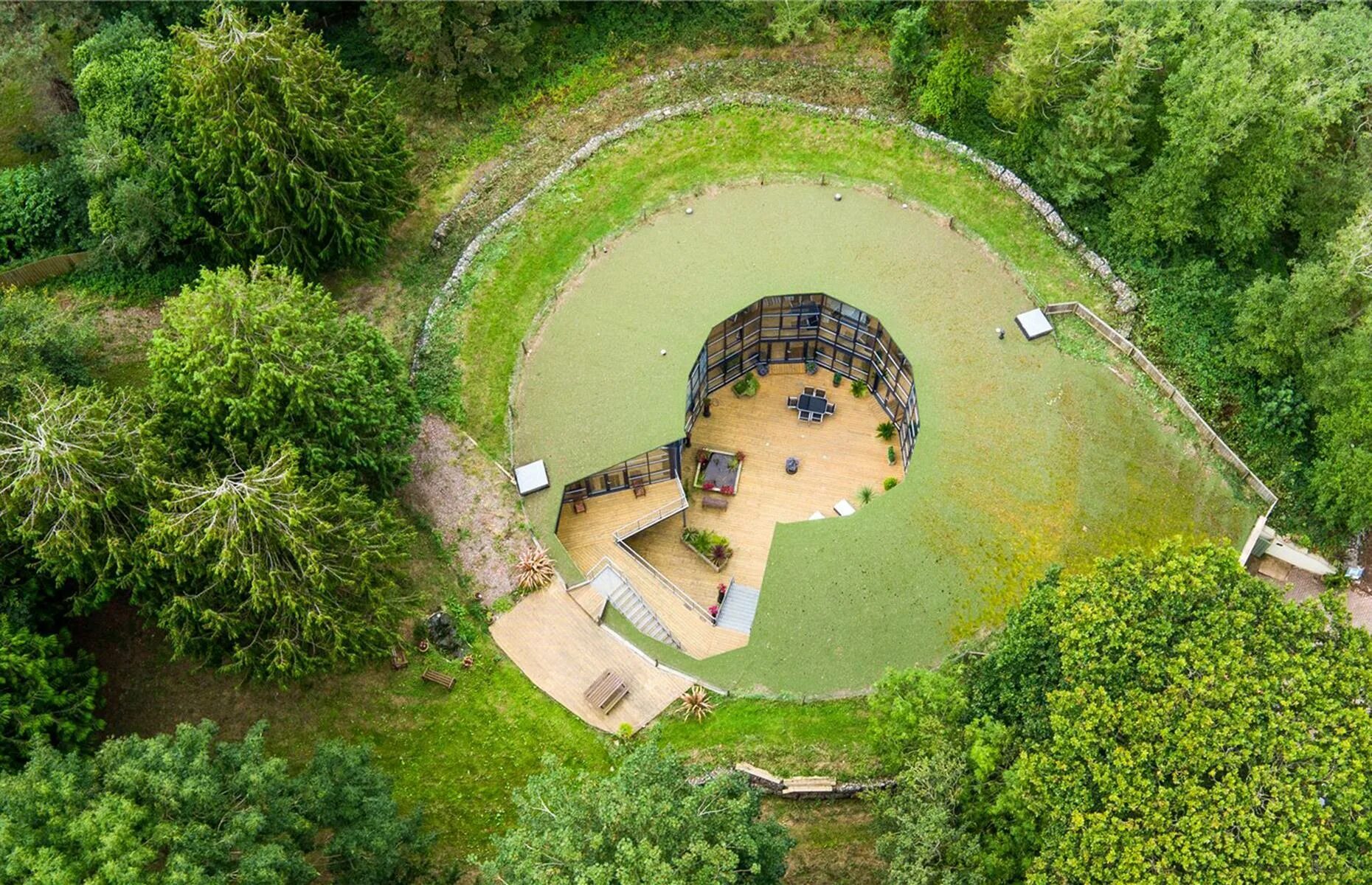 Проекты подземных домов. Подземный дом. Архитектор ленберг-холм голландия. Сооружения под землей. Подземные жилые дома.