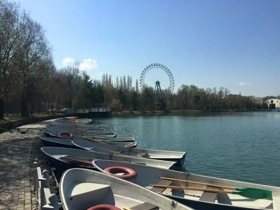 Измайловский парк катамараны. Парк царицыно катамараны. Измайловский парк прокат лодок. Лодочная станция измайловский парк. Измайловский парк катамараны.