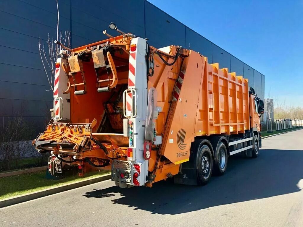 Грузовой мусоровоз. Мусоровоз Мерседес Актрос 3336. Мусоровоз Zoeller Mercedes-Benz. Мусоровоз Mercedes Benz Actros. Мерседес Актрос мусоровоз.