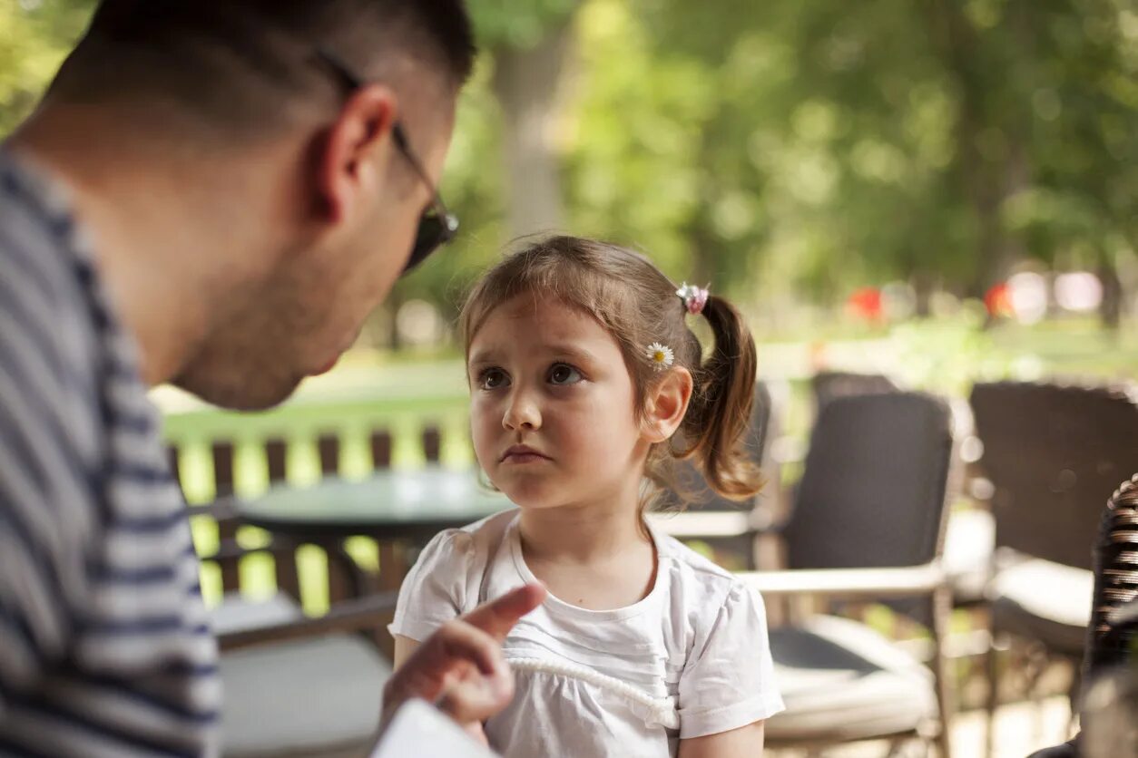 Приключение родителей и детей. Послушный и Непослушный ребенок. Непослушание детей. Непослушание детей родителям. Дети послушны родителям.