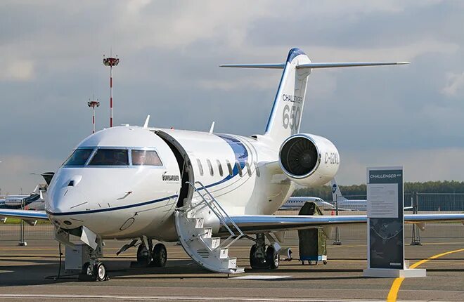 Bombardier 650. Бизнес Джет Challenger 650. Бомбардье 650 самолет. Бомбардир Challenger 650. Bombardier Challenger 650 разведчик.