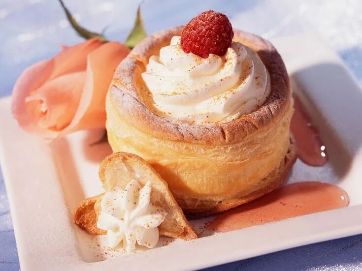 Десерт колодец любви рецепт. Колодец любви десерт. Пирожное колодец любви. Французский десерт колодец любви. Пирожное французское колодец любви.