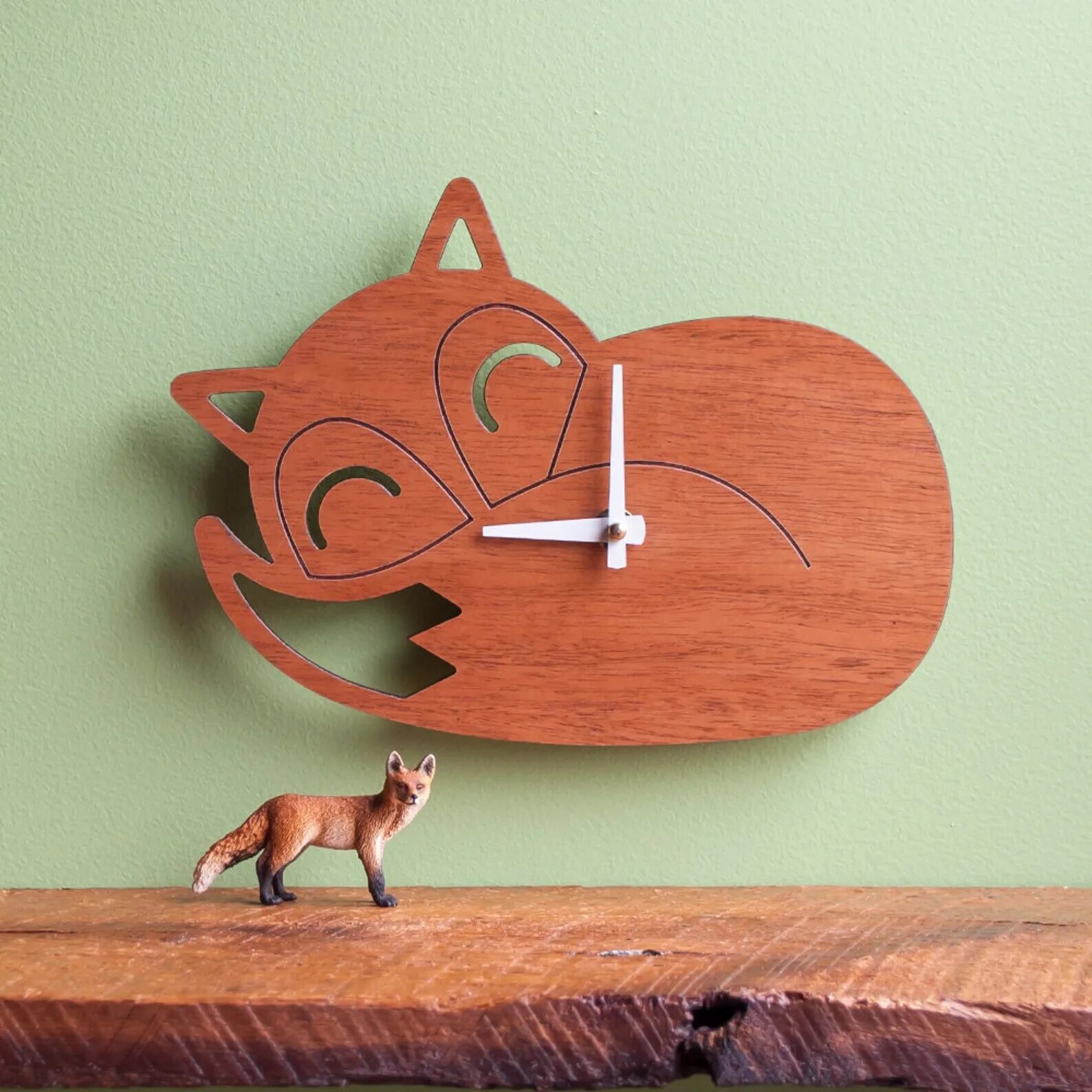 Часы foxes. Настенные часы лиса. Часы настенные с лисами. Wooden Mountain Decor Woodland.